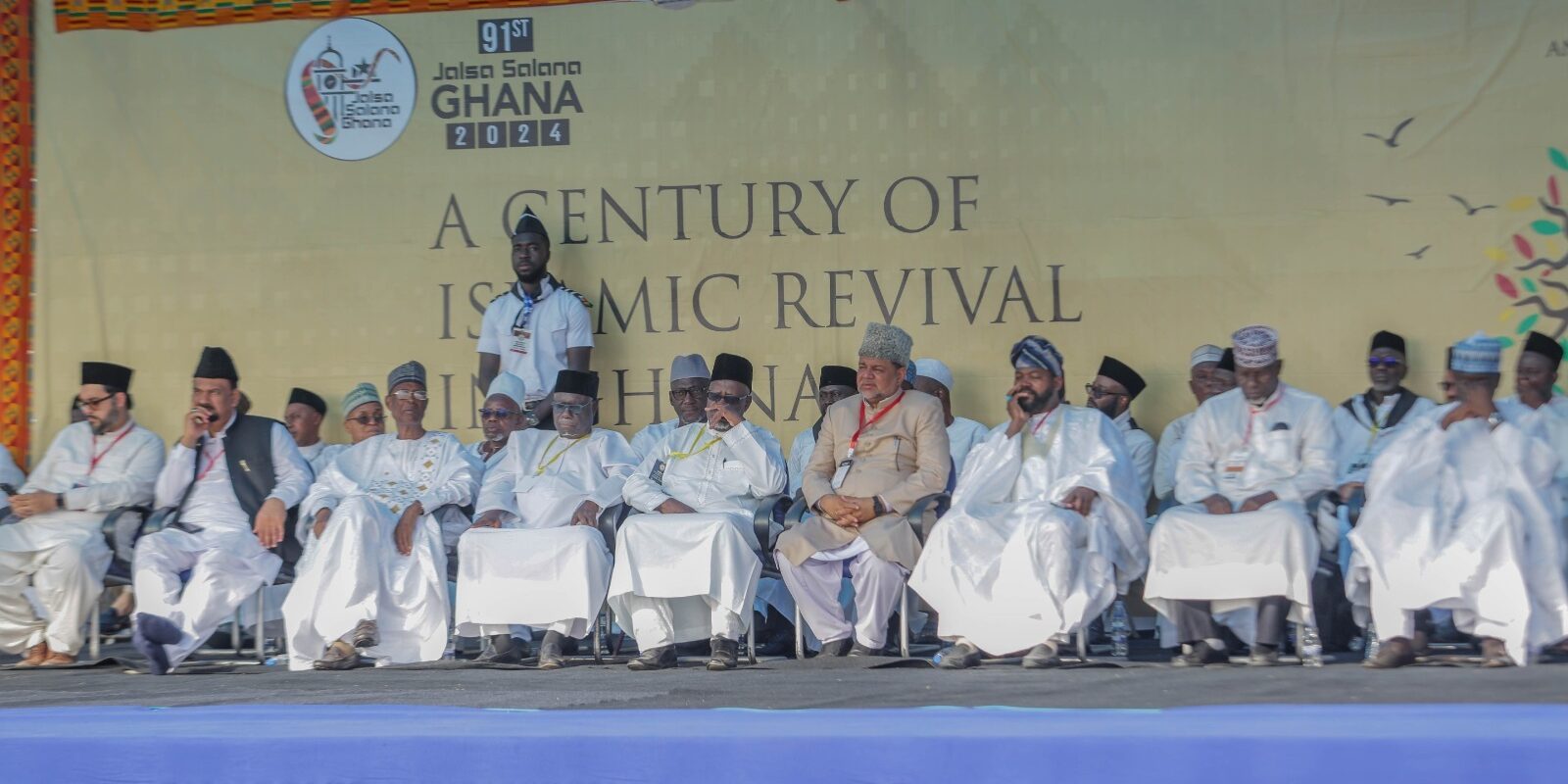 Huzoor ends Jalsa 1 Huzoor ends Jalsa 1